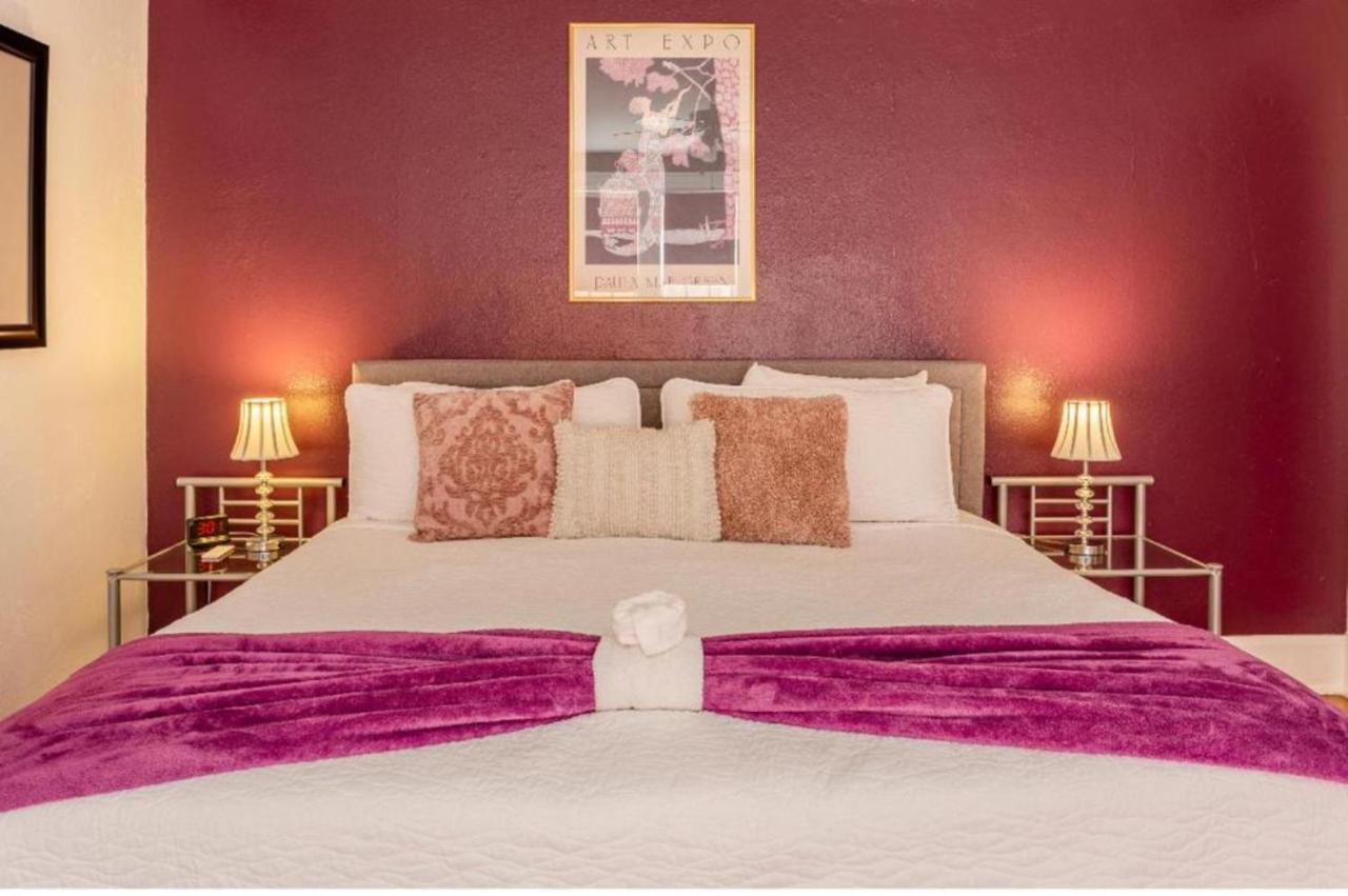 King Bed Walk To Downtown Apartment Сарасота Екстериор снимка